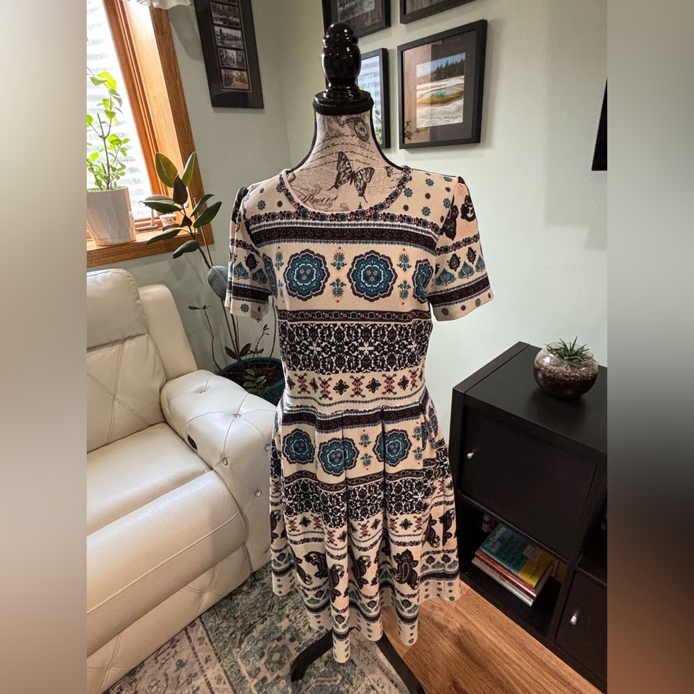 LuLaRoe Amelia Dress XL Floral Patterned Dress. Hidden Pockets